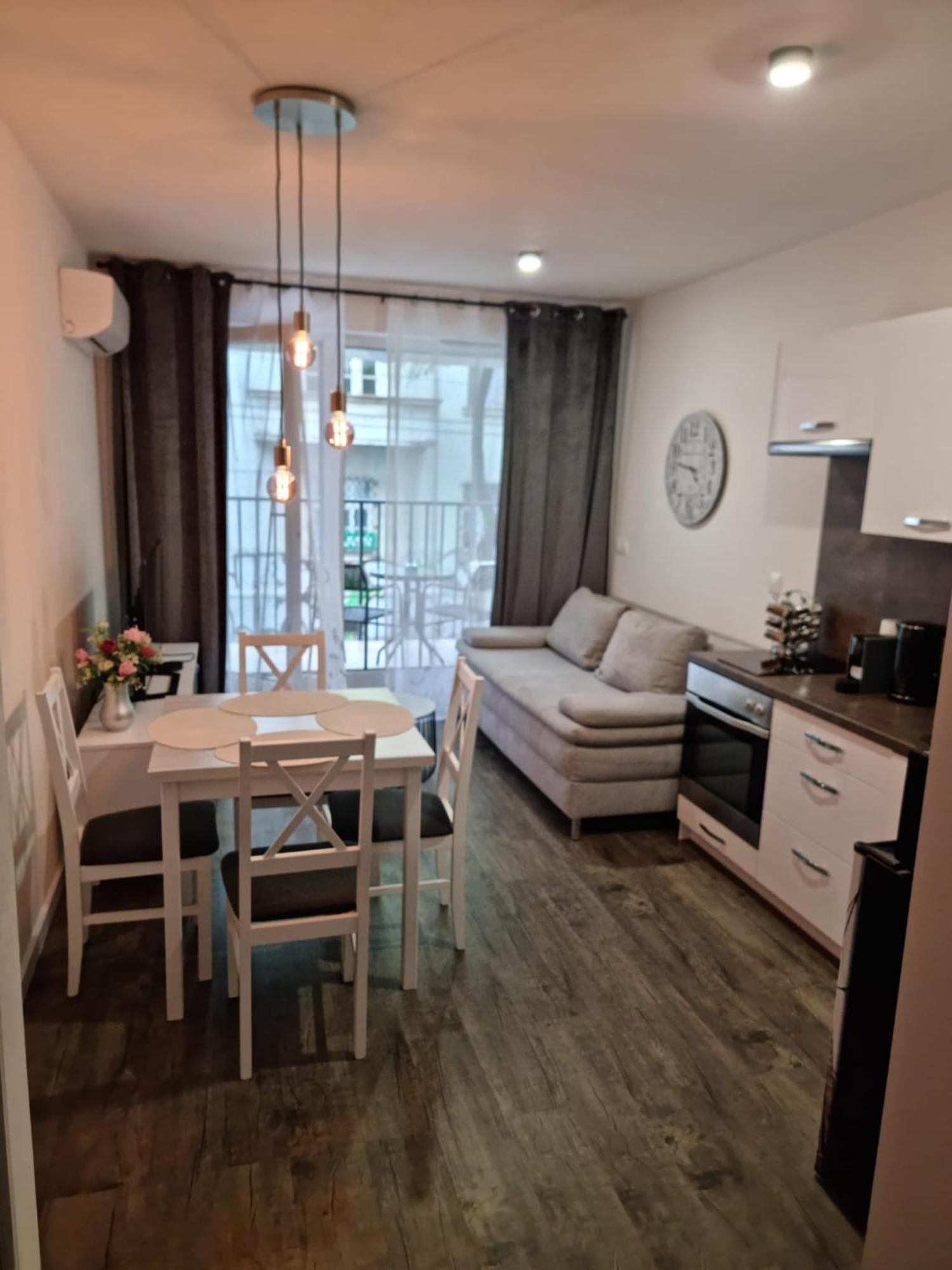 Apartman - Centrum บราติสลาวา ภายนอก รูปภาพ
