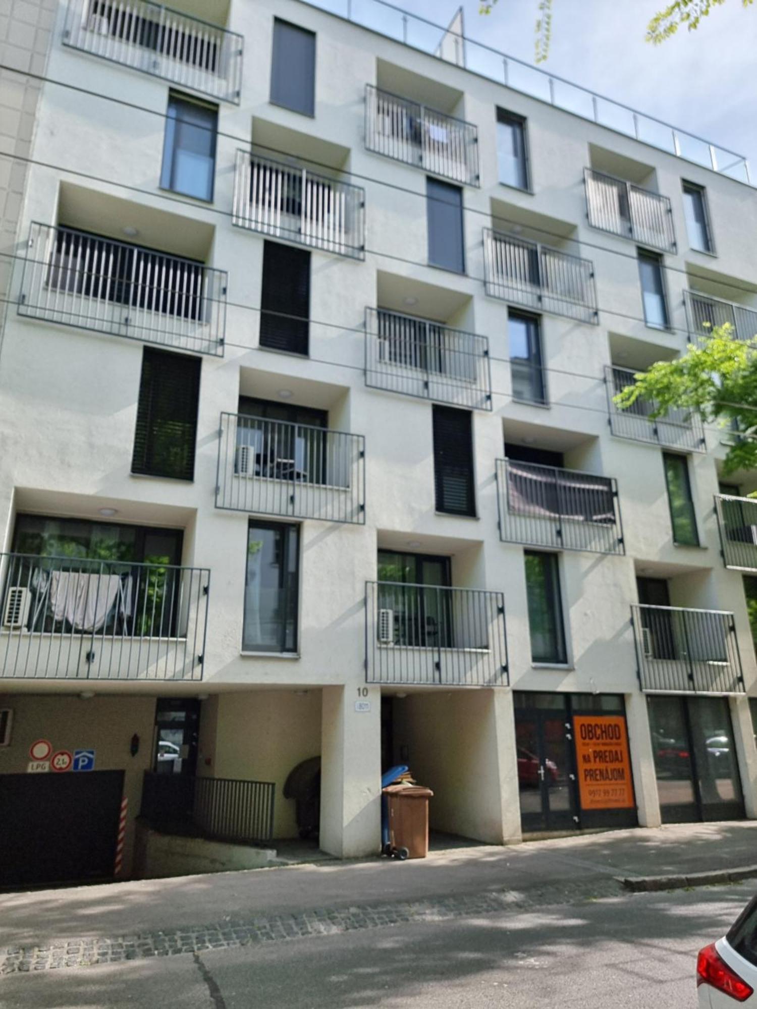 Apartman - Centrum บราติสลาวา ภายนอก รูปภาพ